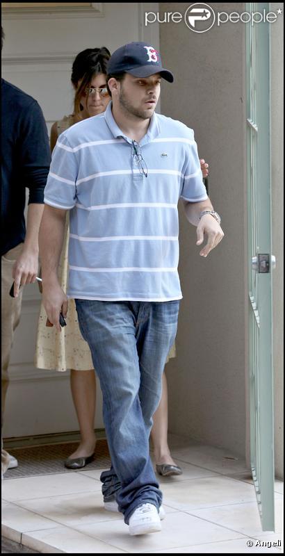 Jamie-Lynn Sigler et son homme Jerry Ferrara visitent de nombreuses maisons pour trouver quelle sera celle qui abritera leur amour. Octobre 2009