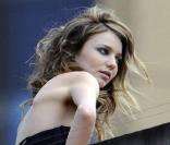 Miranda Kerr en shooting début octobre à Sydney. Vous la trouvez trop maigre ? limite anorexique ?