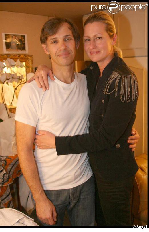 Paul Belmondo et son épouse Luana à l'issue de la pièce 