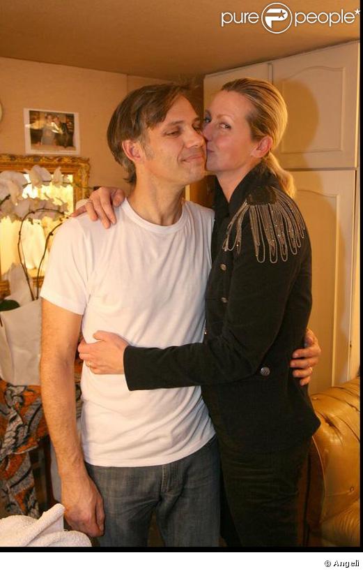 Paul Belmondo et son épouse Luana à l'issue de la pièce 