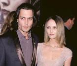Vanessa Paradis et Johnny Depp lors de la première du film Sleepy Hollow de Tim Burton à Los Angeles en juin 2000 