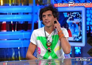 Mika sur le plateau d'un show télé espagnol, le 6 octobre 2009