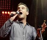 Robbie Williams lors de son concert BBC Electric Proms le 20 octobre 2009 à Londres ( Video Killed the radio Star )