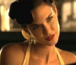 Odette Yustman, guest star du nouveau clip de Weezer 