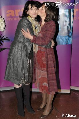 Juliette Binoche et sa soeur Marion Stalens ont présenter le documentaire intimiste  Juliette Binoche dans les yeux , le 22 octobre 2009 à Paris