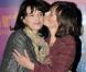 Juliette Binoche retrouve sa soeur chérie et prouve qu'elle a le sens de l'auto-dérision !