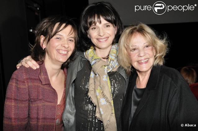 Juliette Binoche et sa soeur Marion Stalens ont présenter le documentaire intimiste  Juliette Binoche dans les yeux , le 22 octobre 2009 à Paris, en présence de Jeanne Moreau 