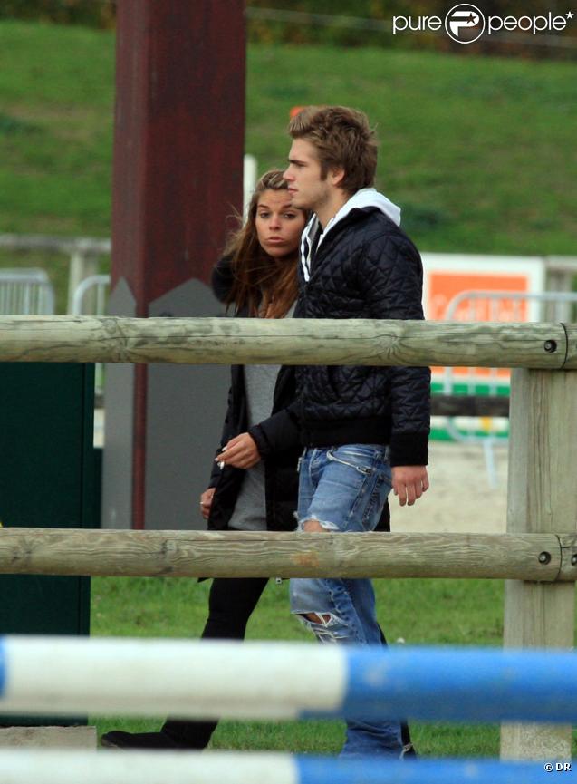 Sophie Tapie et Giovanni Castaldi passent leur dimanche à Bougival en famille. Le 11/10/09