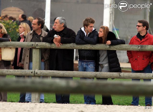 Sophie Tapie et Giovanni Castaldi passent leur dimanche à Bougival en famille. Le 11/10/09