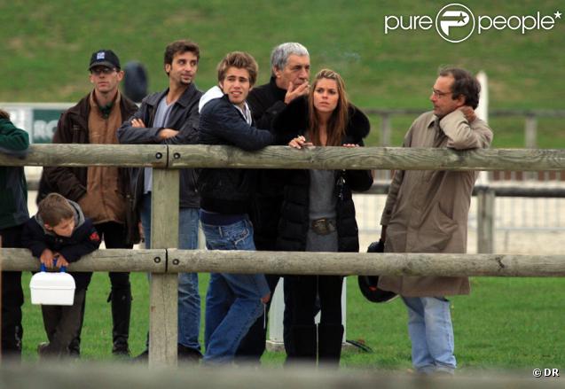 Sophie Tapie et Giovanni Castaldi passent leur dimanche à Bougival en famille. Le 11/10/09