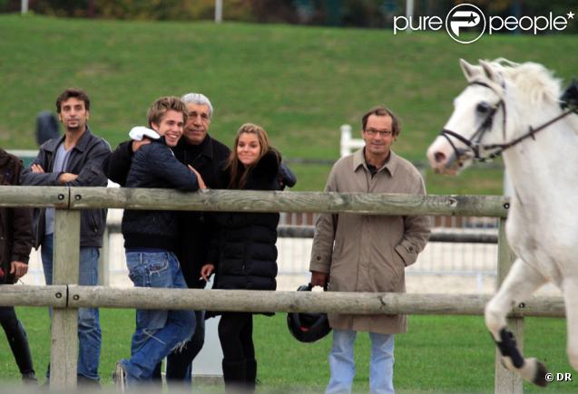 Sophie Tapie et Giovanni Castaldi passent leur dimanche à Bougival en famille. Le 11/10/09