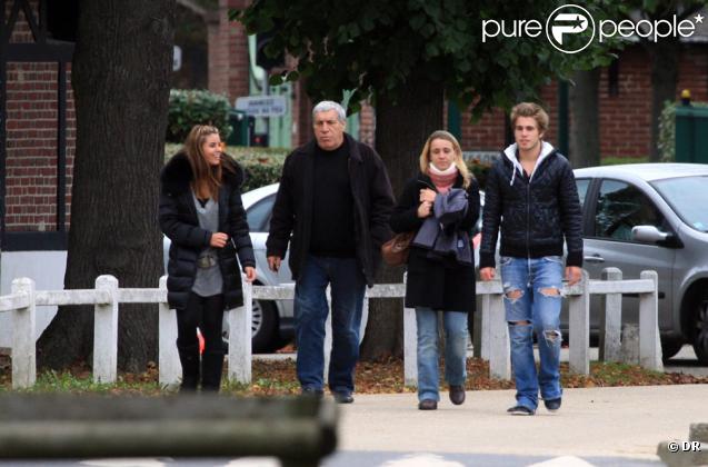 Le clan Castaldi vient soutenir Paola, la petite dernière, qui fait un concours hippique, le 11/10/09 