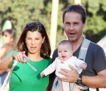 Chad Lowe avec sa petite Mabel et sa femme Kim Painter chez Mr Bones Pumkin Patch, le 24/10/09