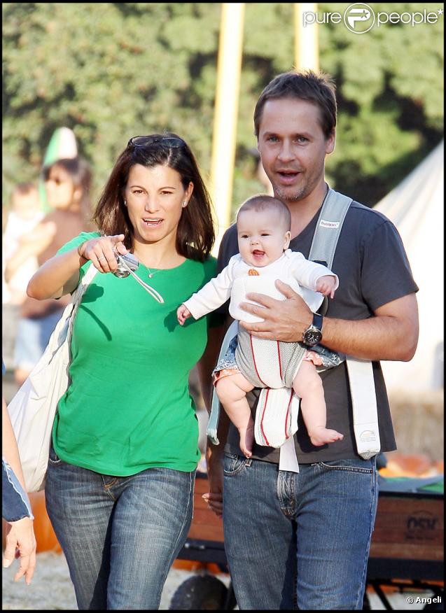 Chad Lowe avec sa petite Mabel et sa femme Kim Painter chez Mr Bones Pumkin Patch, le 24/10/09