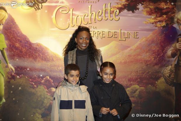 Laura Flessel et sa fille à l'occasion de la projection du dessin animé Clochette et la Pierre de Lune, le 25 octobre 2009