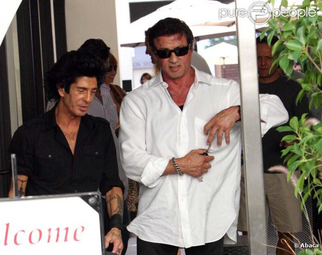 Sylvester Stallone à la sortie d'un restaurant le 24 octobre 2009 !