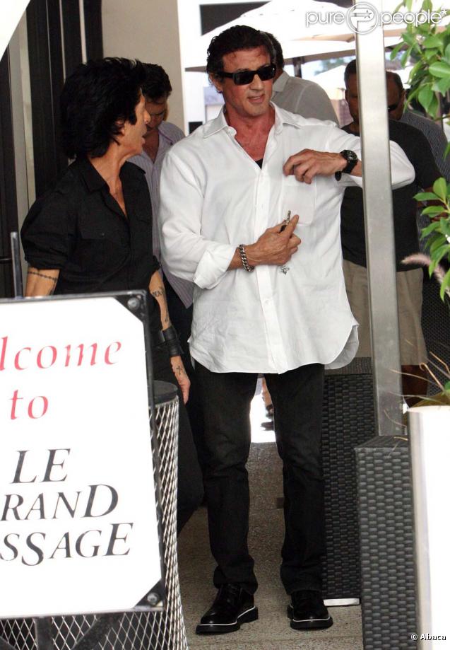 Sylvester Stallone à la sortie d'un restaurant le 24 octobre 2009 !