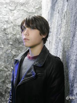 Logan Huffman de la série V : the second generation (2009)