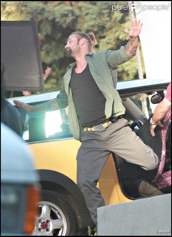 Josh Holloway sur le tournage de Stay Cool 