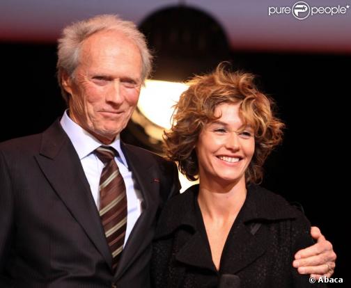Cécile de France tourne actuellement sous la direction de Clint Eastwood le film  Hereafter , à Paris, en octobre 2009.