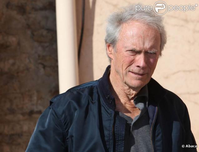 Clint Eastwood tourne le film  Hereafter , à Paris, en octobre 2009.