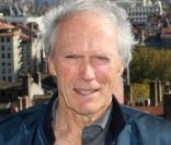 Clint Eastwood tourne le film  Hereafter , à Paris, en octobre 2009.