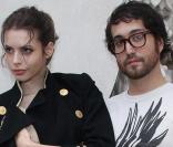 Sean Lennon et Charlotte Kemp Muhl à la sortie du défilé Chanel à Paris, ont volé la vedette aux mannequins !