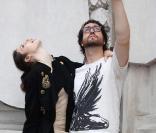 Sean Lennon et Charlotte Kemp Muhl à la sortie du défilé Chanel à Paris, ont volé la vedette aux mannequins !