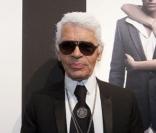 Karl Lagerfeld lors de l'exposition We Love Hair pour le 111e anniversaire de Schwarzkopf le 27 octobre 2009 à Düsseldorf en Allemagne