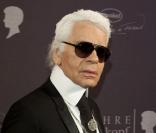 Karl Lagerfeld lors de l'exposition We Love Hair pour le 111e anniversaire de Schwarzkopf le 27 octobre 2009 à Düsseldorf en Allemagne