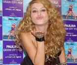 La torride Paulina Rubio... sur tapis rouge vous envoie des bisous ! 