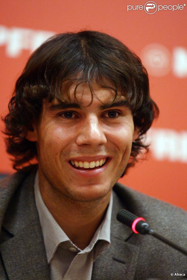 Rafael Nadal reçoit le prix Espagnol Unviversel 2009, puis s'exprime sur les révélations d'Andre Agassi, le 29 octobre  2009 à Madrid.