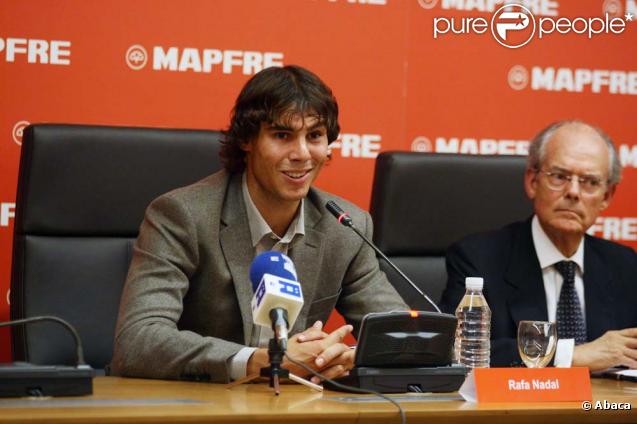 Rafael Nadal reçoit le prix Espagnol Unviversel 2009, puis s'exprime sur les révélations d'Andre Agassi, le 29 octobre  2009 à Madrid.
