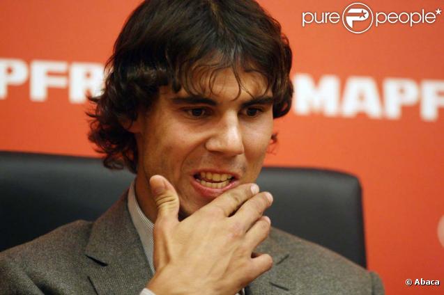 Rafael Nadal reçoit le prix Espagnol Unviversel 2009, puis s'exprime sur les révélations d'Andre Agassi, le 29 octobre  2009 à Madrid.