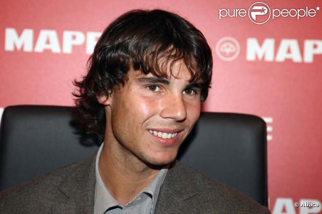 Rafael Nadal reçoit le prix Espagnol Unviversel 2009, puis s'exprime sur les révélations d'Andre Agassi, le 29 octobre  2009 à Madrid.
