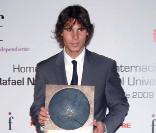 Rafael Nadal reçoit le prix Espagnol Unviversel 2009, puis s'exprime sur les révélations d'Andre Agassi, le 29 octobre  2009 à Madrid.