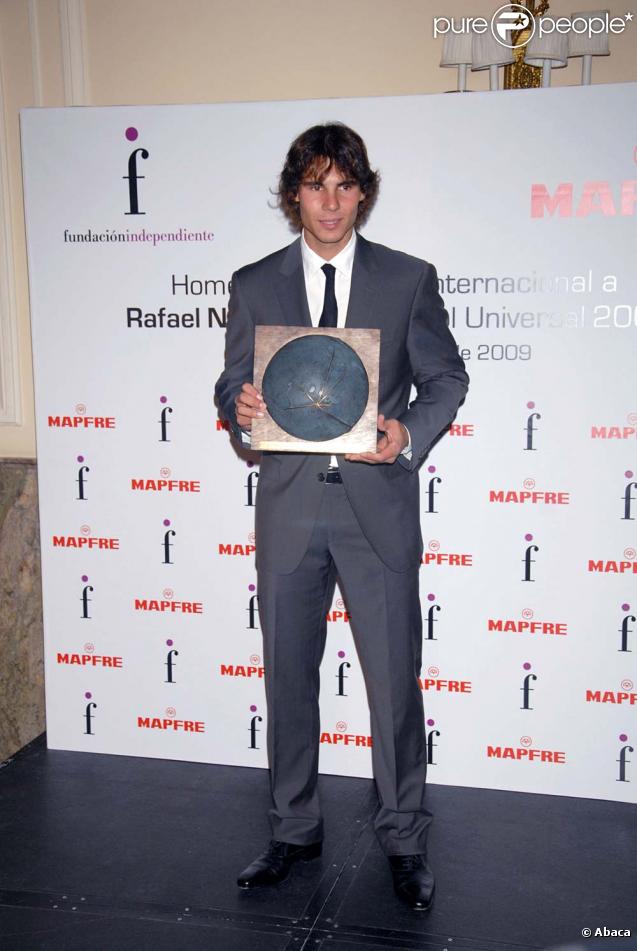Rafael Nadal reçoit le prix Espagnol Unviversel 2009, puis s'exprime sur les révélations d'Andre Agassi, le 29 octobre  2009 à Madrid.