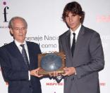 Rafael Nadal reçoit le prix Espagnol Unviversel 2009, puis s'exprime sur les révélations d'Andre Agassi, le 29 octobre  2009 à Madrid.