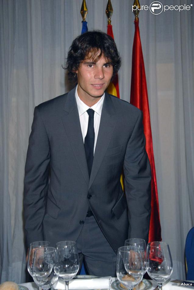 Rafael Nadal reçoit le prix Espagnol Unviversel 2009, puis s'exprime sur les révélations d'Andre Agassi, le 29 octobre  2009 à Madrid.
