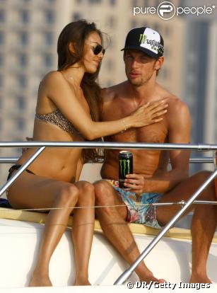 Jenson Button en vacances à Dubai avec sa fiancée le mannequin Jessica Michibata octobre 2009
