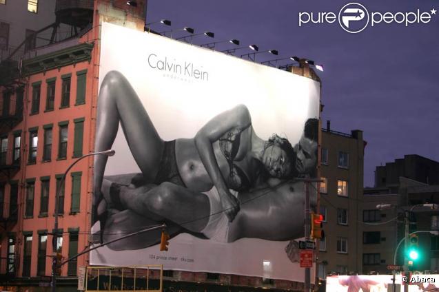 Eva Mendes et le top model Jamie Dornan pour Calvin Klein... placardés dans les rues de New York !