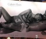 Eva Mendes et le top model Jamie Dornan pour Calvin Klein... placardés dans les rues de New York !