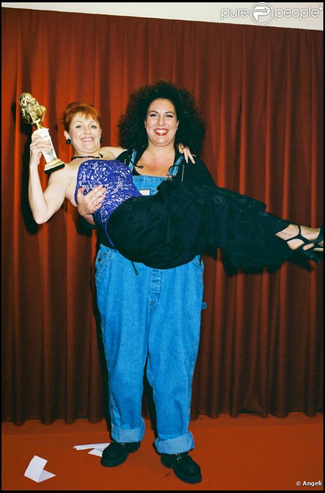 En 1999 MARIANNE JAMES avec ARIANE CADIER A LA 13EME CEREMONIE DES MOLIERES, RECOIVENT LE TROPHEE POUR LE SPECTACLE 