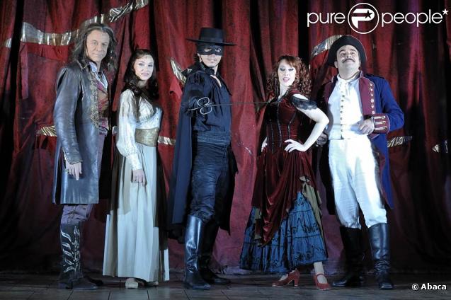 Le musical Zorro débute le 5 novembre 2009 aux Folies Bergère