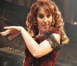 Le musical Zorro débute le 5 novembre 2009 aux Folies Bergère, avec Geraldine Larrosa 