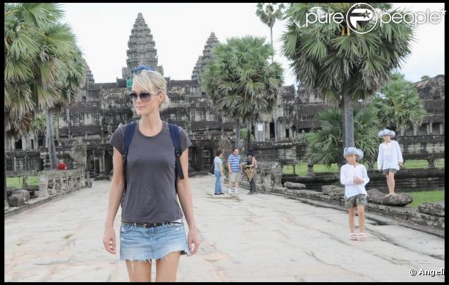 Laeticia Hallyday à Angkor lors de son voyage au Cambodge pour l'Unicef le 1er octobre 2009 