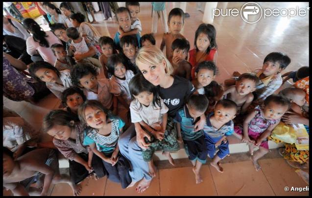 Laeticia Hallyday lors de son voyage au Cambodge pour l'Unicef le 1er octobre 2009