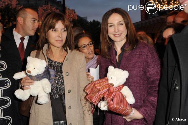 Elsa Zylberstein et Tina Kieffer ont inauguré les lumières de Noël des Galeries Lafayette. 05/11/2009