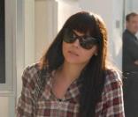 Christina Ricci, avec une perruque, se promène dans les rues de Beverly Hills pour une petite séance shopping le 5 novembre 2009.