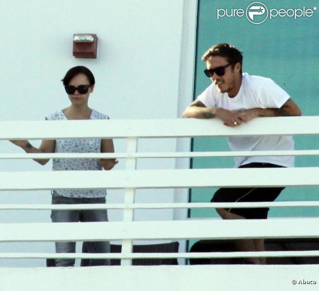 Christina Ricci et son homme Curtis Buchanan en vacances à Miami le 1er novembre 2009